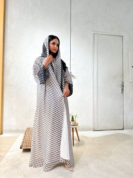 2025 عباية شيفون منقطة - أبيض وأسود | موضة صيف Polka Dot Chiffon Abaya – Black & White | Summer 2025 Trend