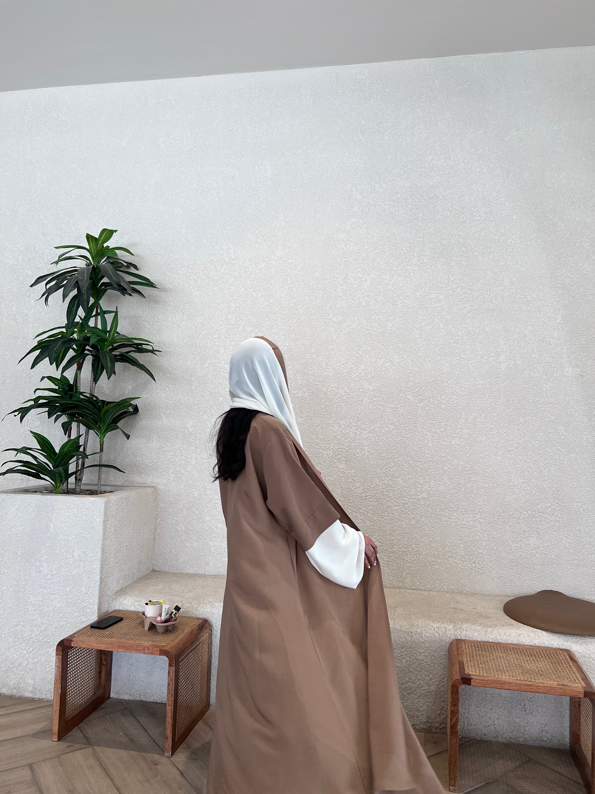  Earthy Brown Abaya with Ivory Accents عباية بني ترابي بلمسات سكري