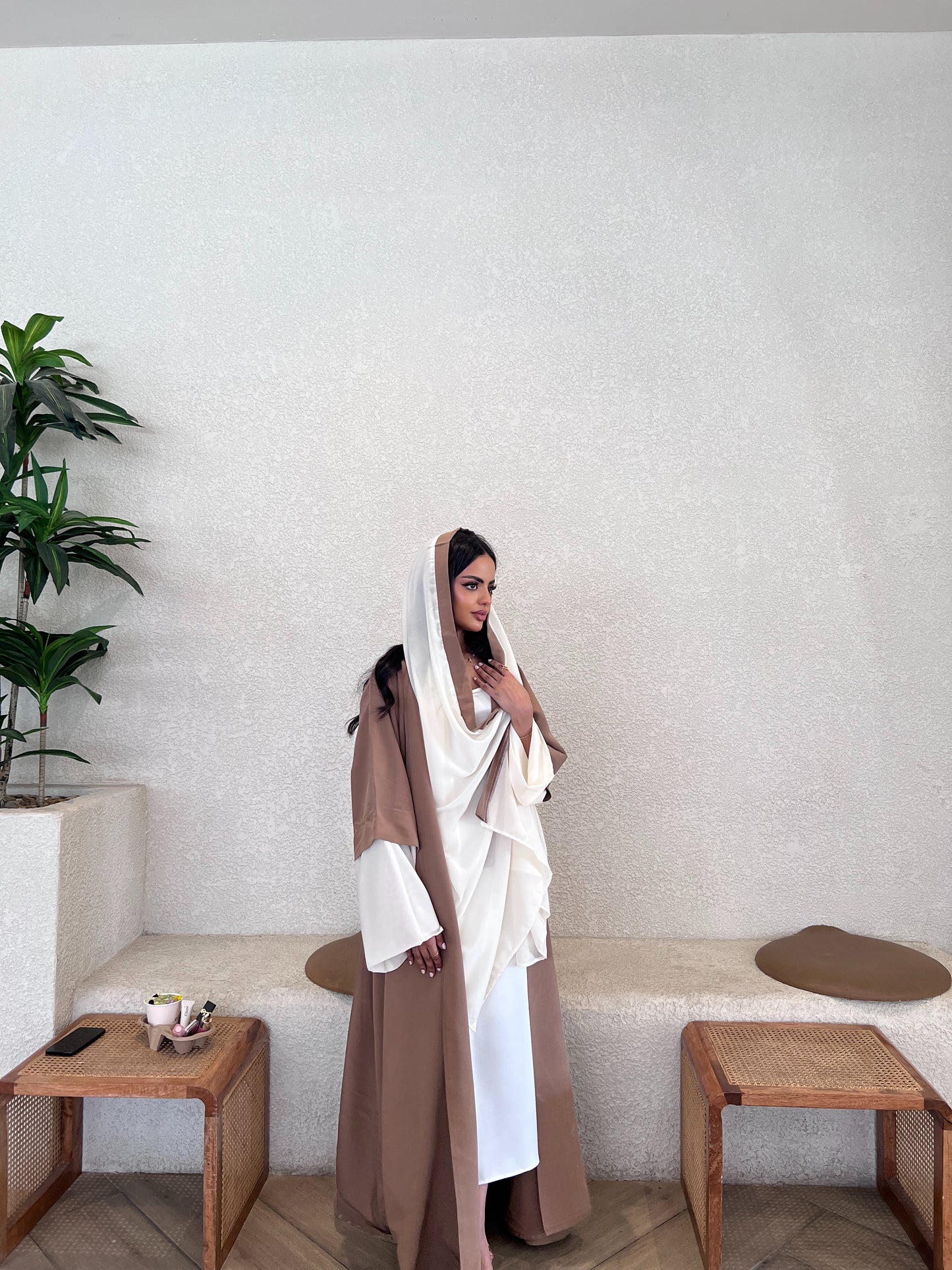  Earthy Brown Abaya with Ivory Accents عباية بني ترابي بلمسات سكري