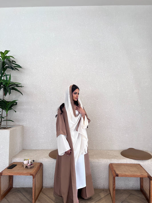  Earthy Brown Abaya with Ivory Accents عباية بني ترابي بلمسات سكري