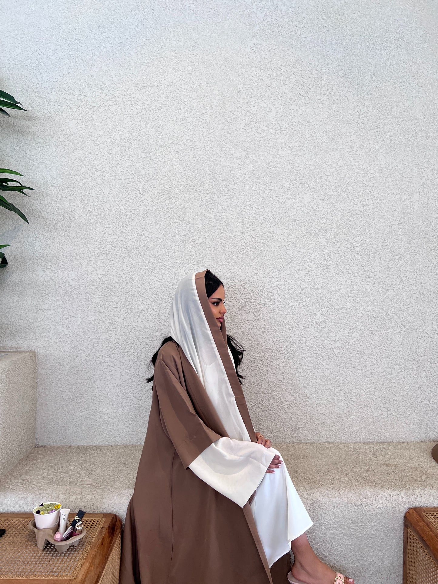  Earthy Brown Abaya with Ivory Accents عباية بني ترابي بلمسات سكري