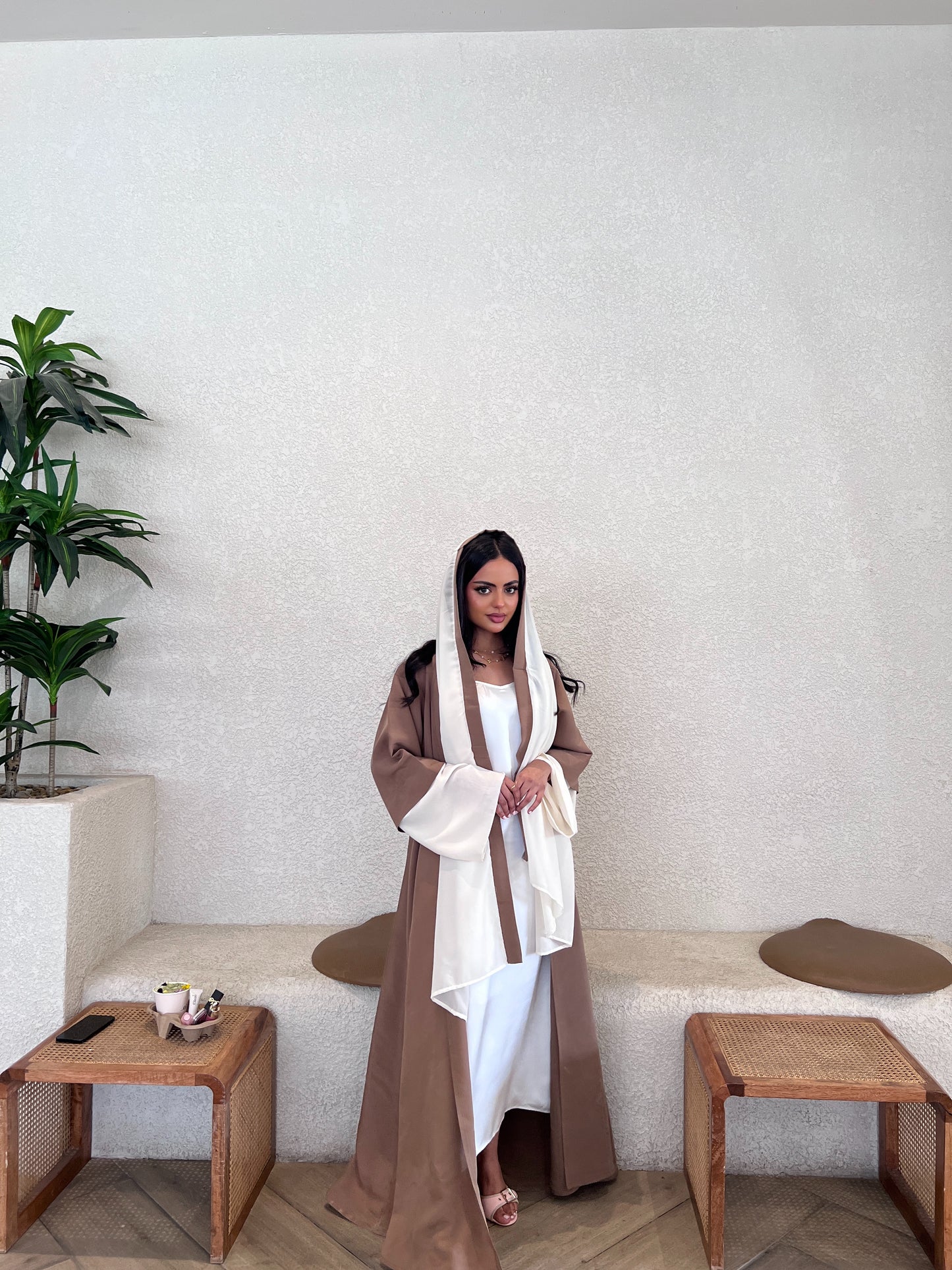 Earthy Brown Abaya with Ivory Accents عباية بني ترابي بلمسات سكري