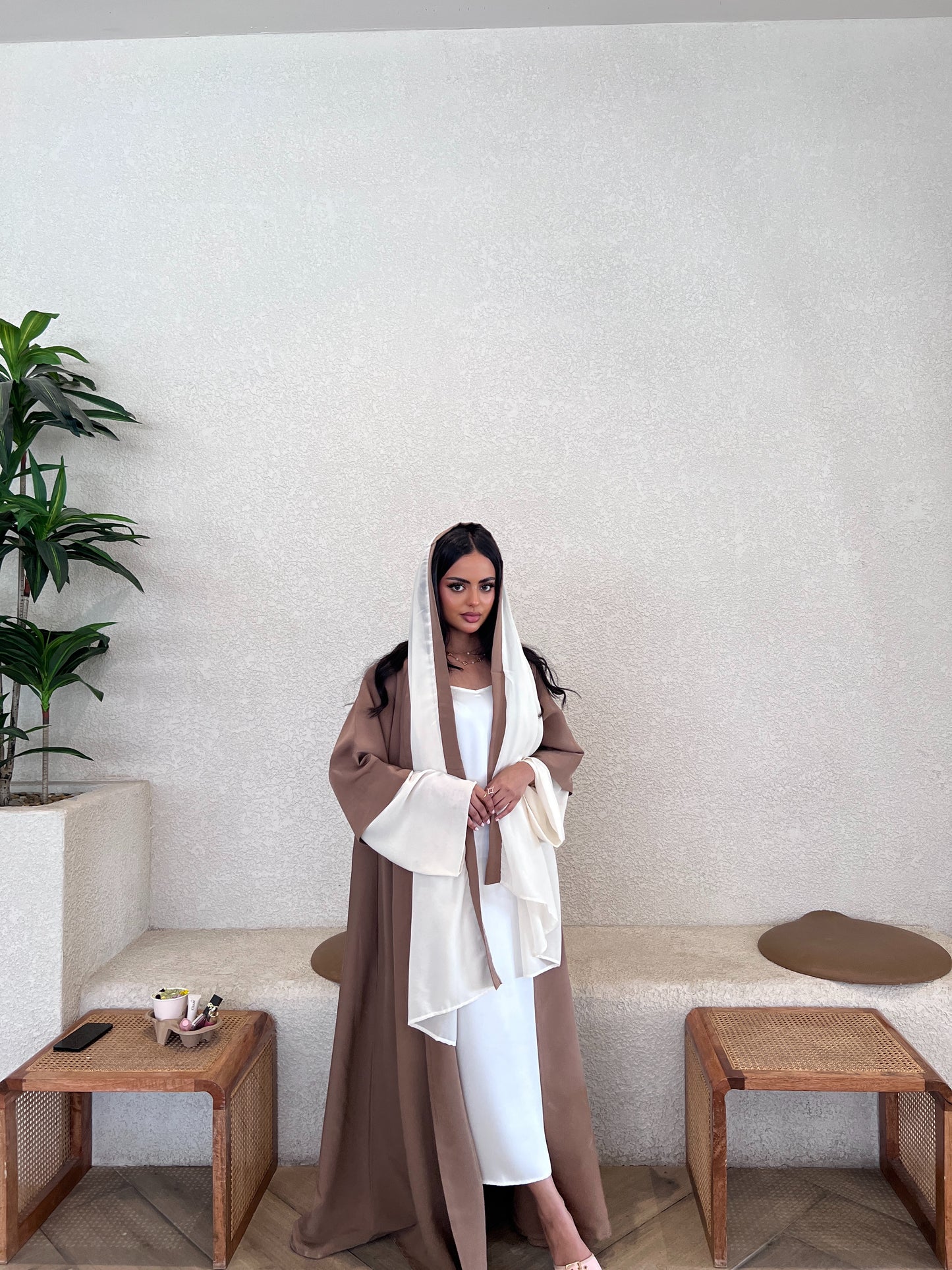  Earthy Brown Abaya with Ivory Accents عباية بني ترابي بلمسات سكري