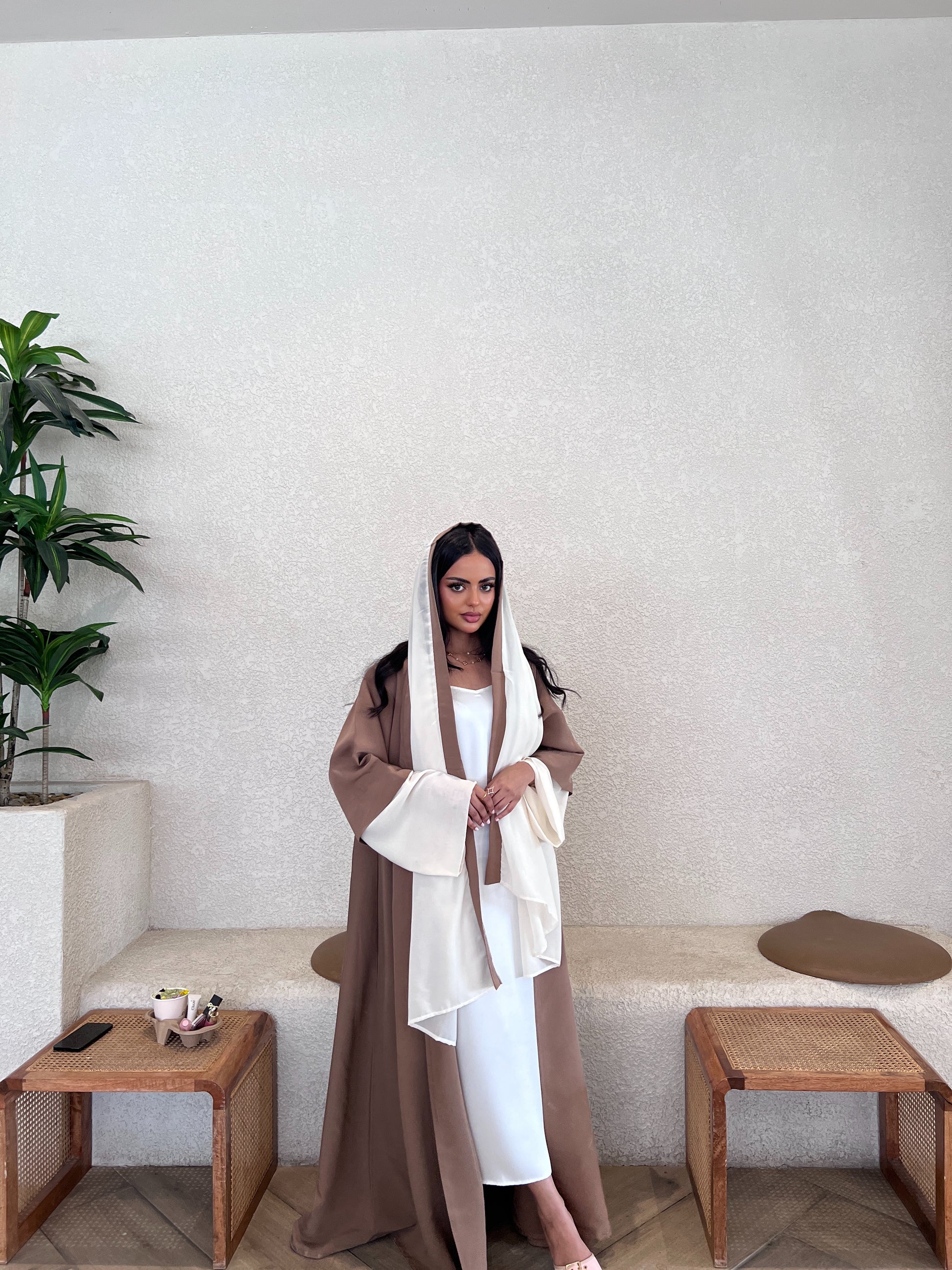  Earthy Brown Abaya with Ivory Accents عباية بني ترابي بلمسات سكري