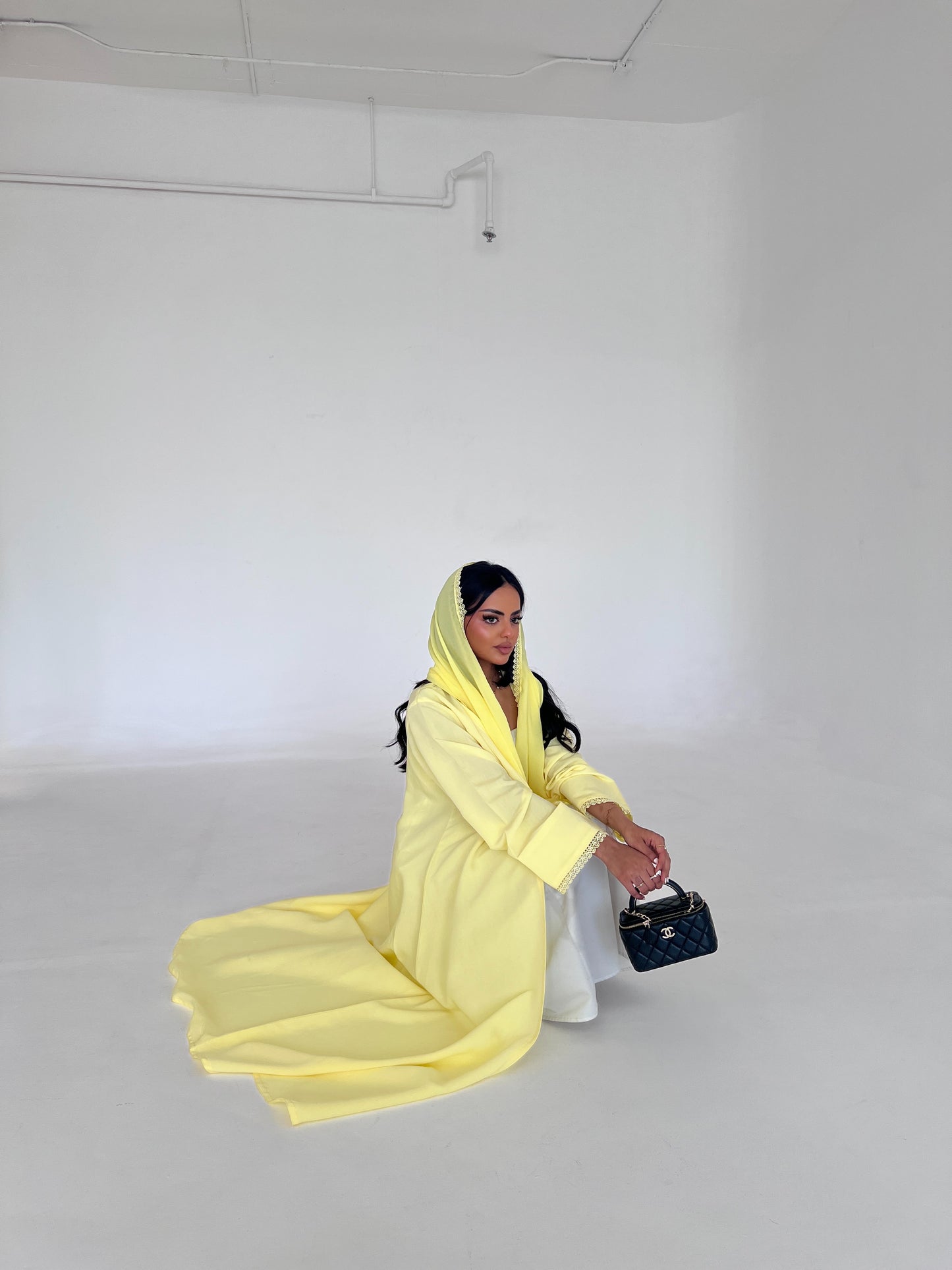 عباية سادة من الحرير المغسول باللون الأصفر بتفاصيل دانتيل-Yellow Washed Silk Abaya with Lace Trim