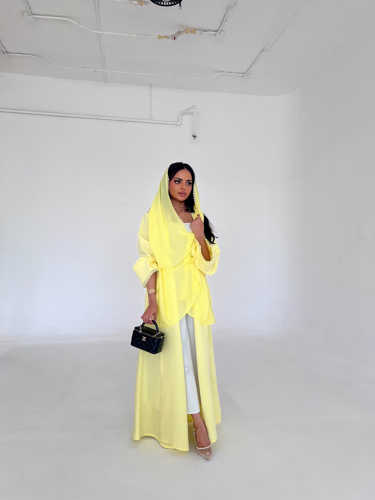 عباية سادة من الحرير المغسول باللون الأصفر بتفاصيل دانتيل-Yellow Washed Silk Abaya with Lace Trim