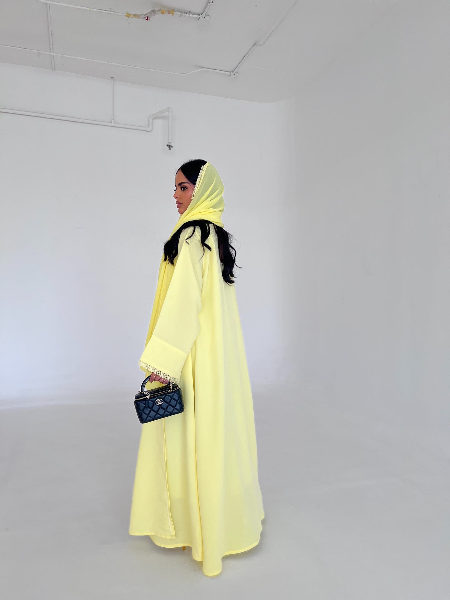 عباية سادة من الحرير المغسول باللون الأصفر بتفاصيل دانتيل-Yellow Washed Silk Abaya with Lace Trim