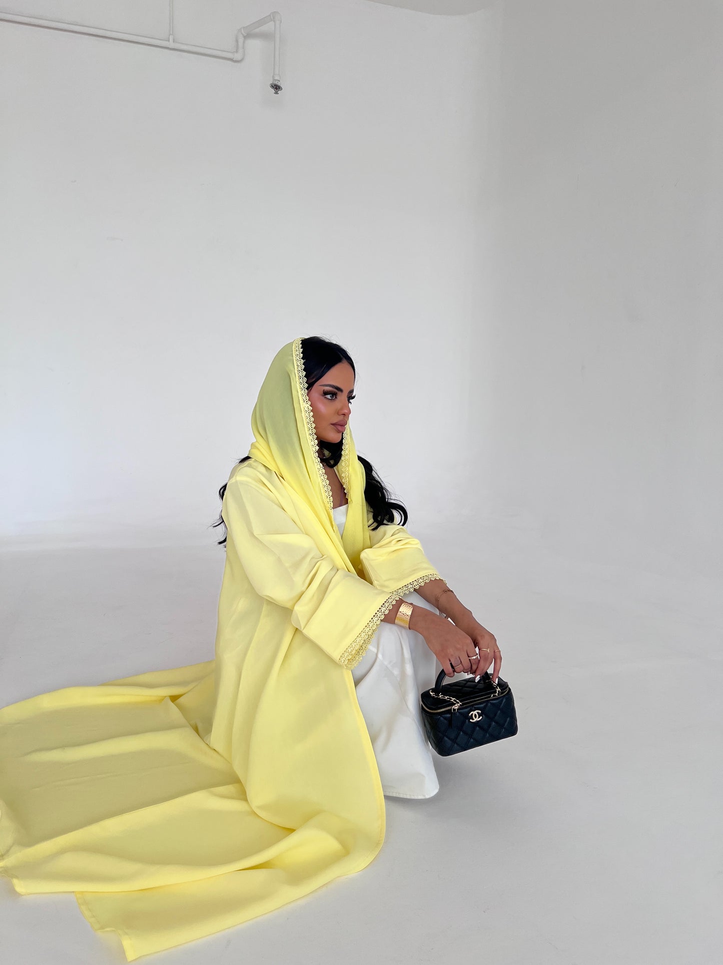 عباية سادة من الحرير المغسول باللون الأصفر بتفاصيل دانتيل-Yellow Washed Silk Abaya with Lace Trim