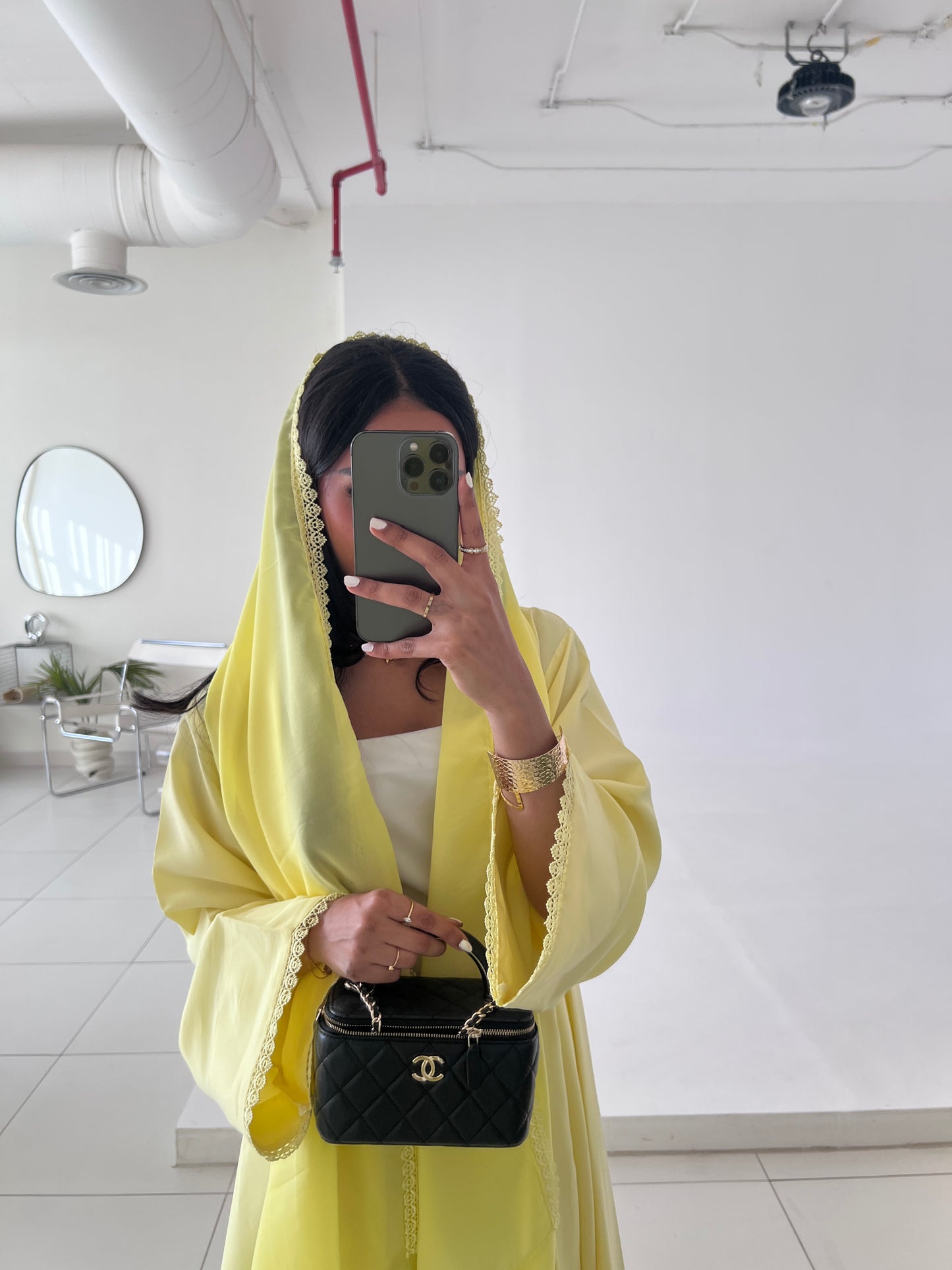 عباية سادة من الحرير المغسول باللون الأصفر بتفاصيل دانتيل-Yellow Washed Silk Abaya with Lace Trim