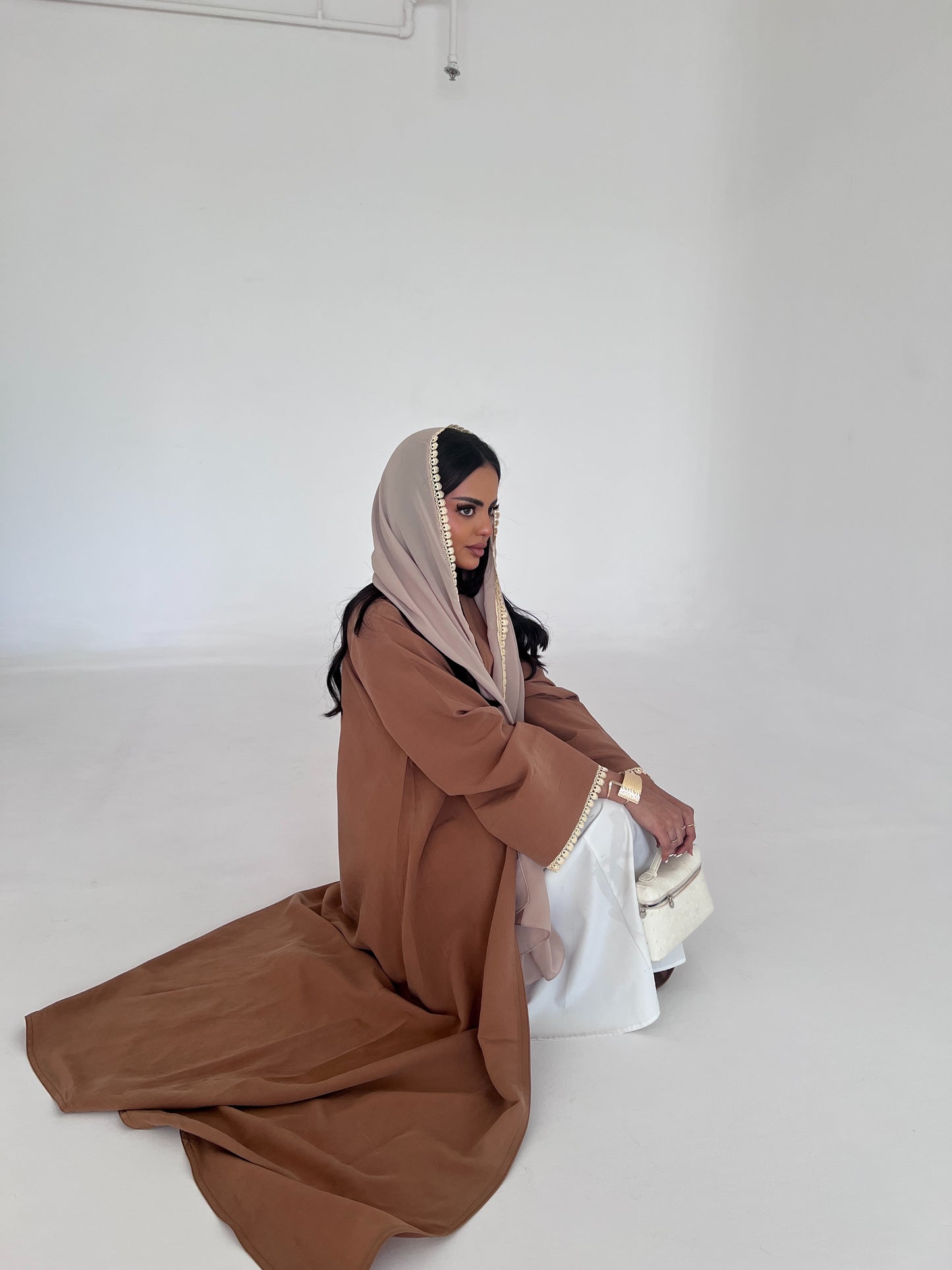 عباية سادة نص كلوش من الحرير المغسول باللون البني بتفاصيل دانتيل Flared Brown Washed Silk Abaya with Lace Trim