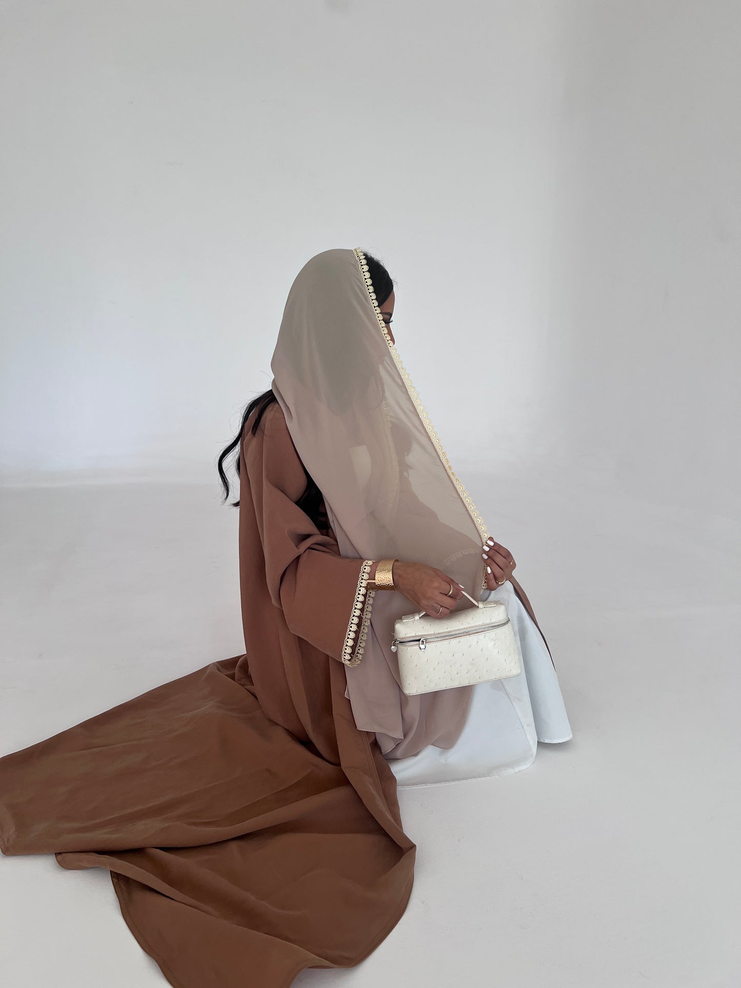 عباية سادة نص كلوش من الحرير المغسول باللون البني بتفاصيل دانتيل Flared Brown Washed Silk Abaya with Lace Trim