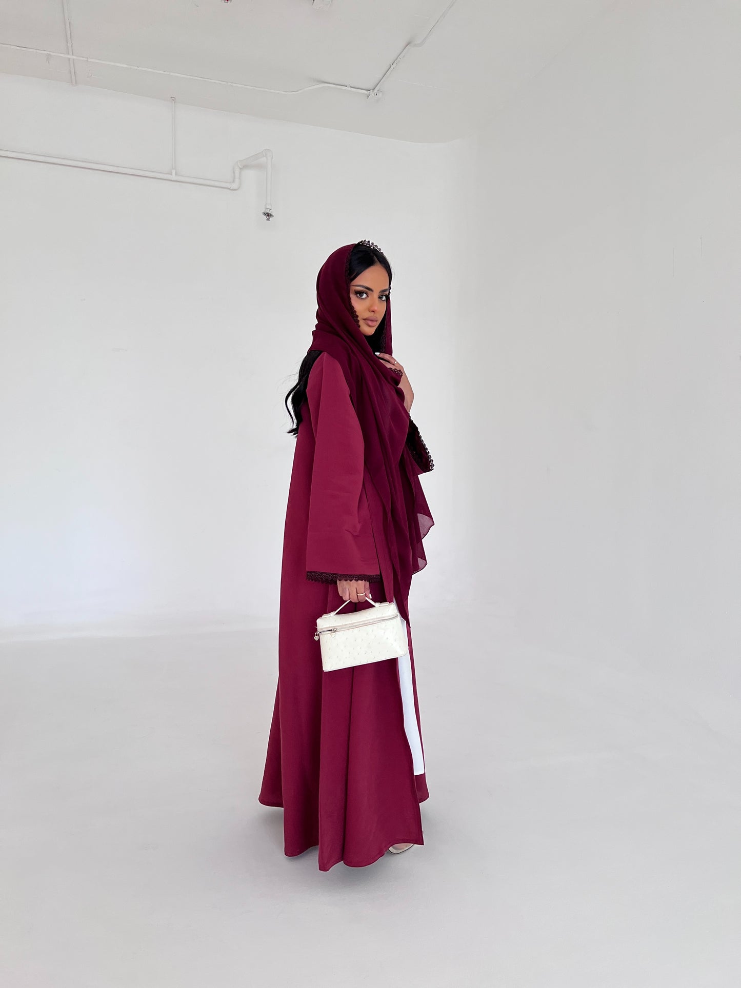 Flared Burgundy Washed Silk Abaya with Lace Trim عباية سادة نص كلوش من الحرير المغسول باللون العنابي مع حواف دانتيل