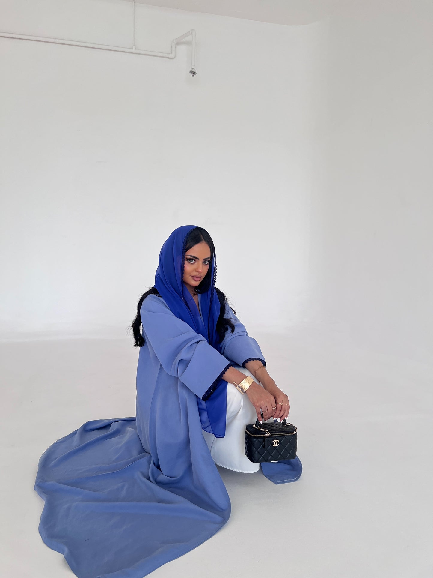 Flared Blue Washed Silk Abaya with Lace Trim عباية ساد نص كلوش من الحرير المغسول باللون الأزرق مع حواف دانتيل