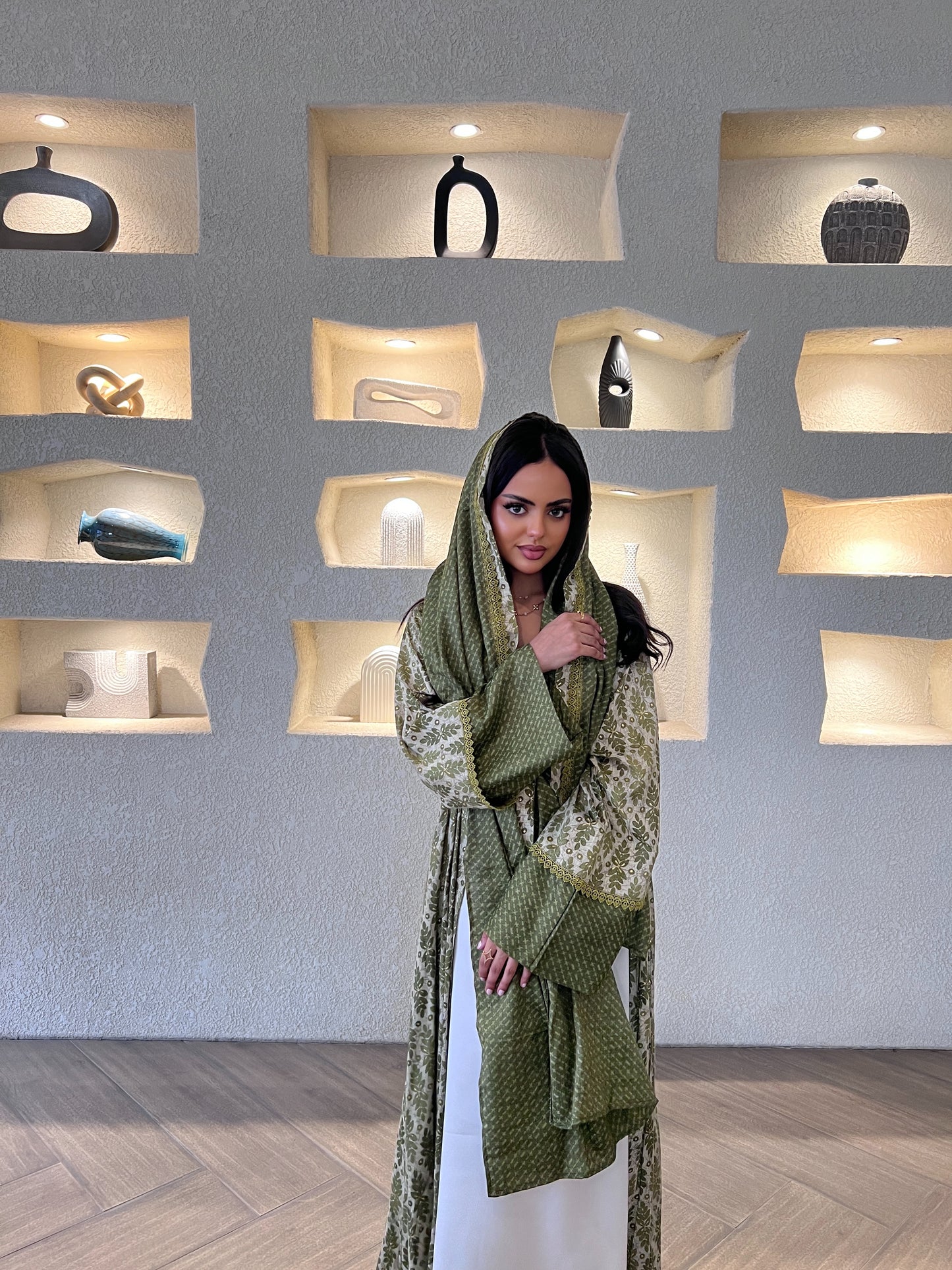 عباية هندية أخضر زيتوني بنقشة بيزلي   paisley-patterned Olive Green Indian Abaya