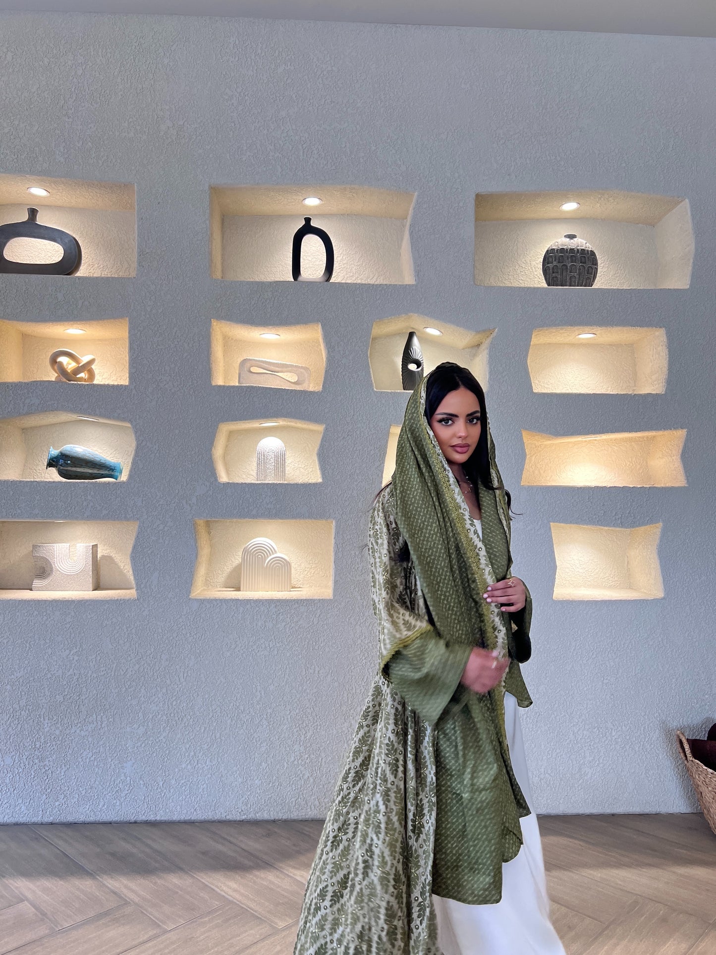 عباية هندية أخضر زيتوني بنقشة بيزلي   paisley-patterned Olive Green Indian Abaya