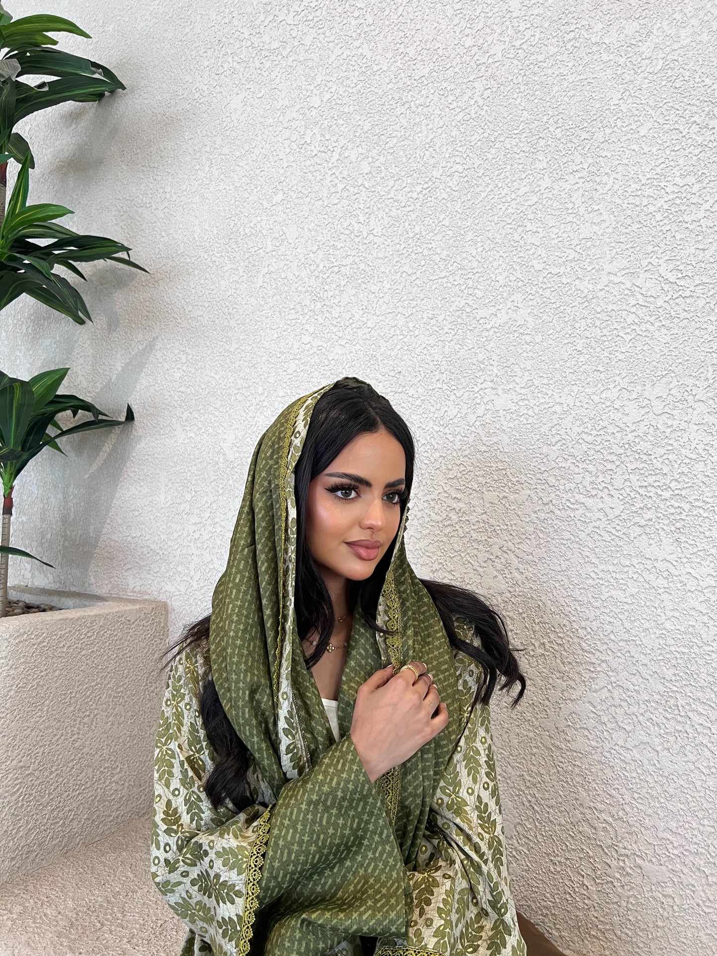 عباية هندية أخضر زيتوني بنقشة بيزلي   paisley-patterned Olive Green Indian Abaya