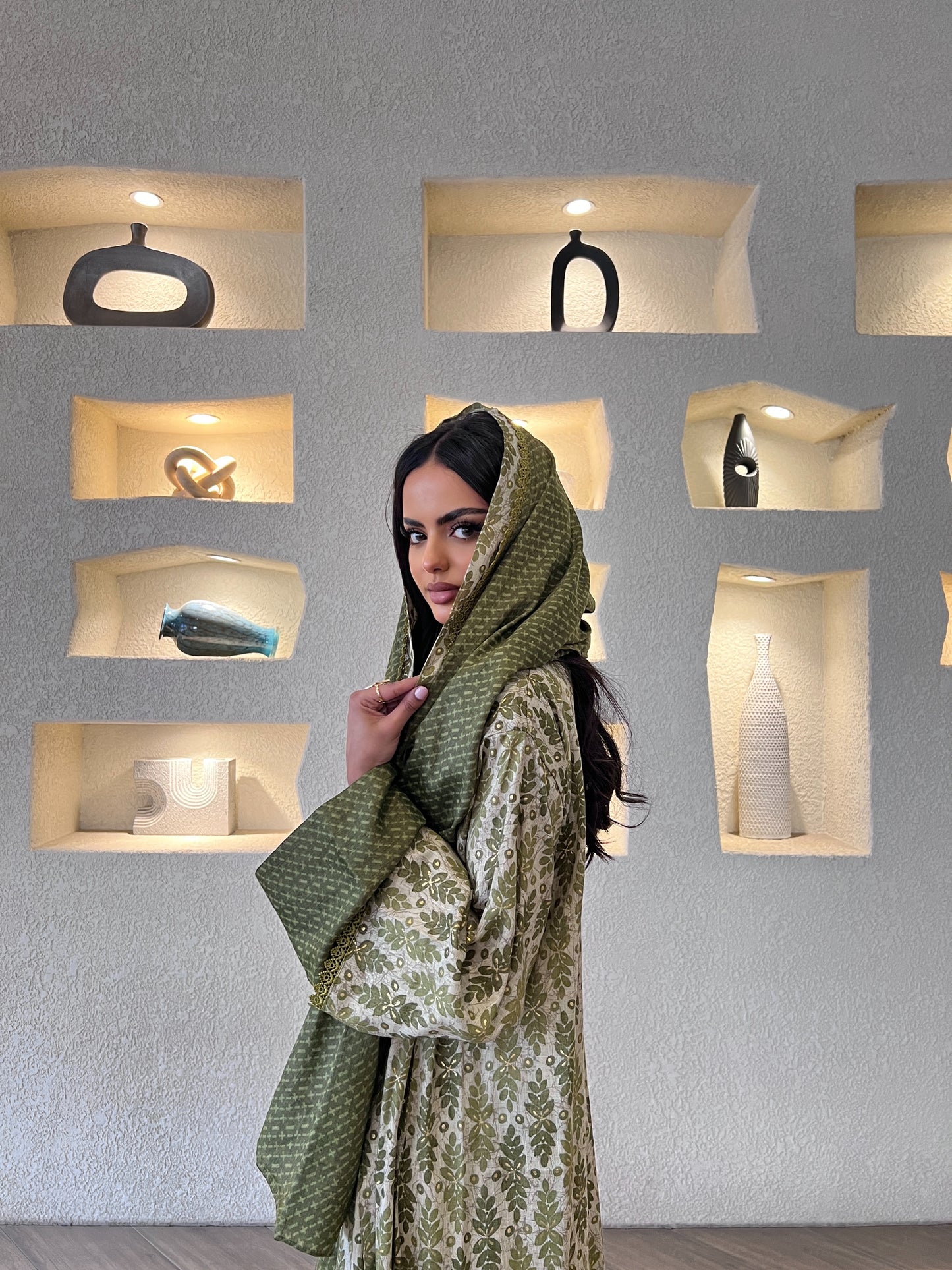 عباية هندية أخضر زيتوني بنقشة بيزلي   paisley-patterned Olive Green Indian Abaya