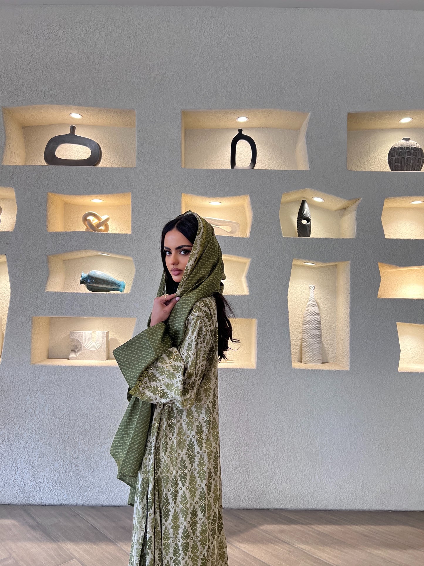 عباية هندية أخضر زيتوني بنقشة بيزلي   paisley-patterned Olive Green Indian Abaya