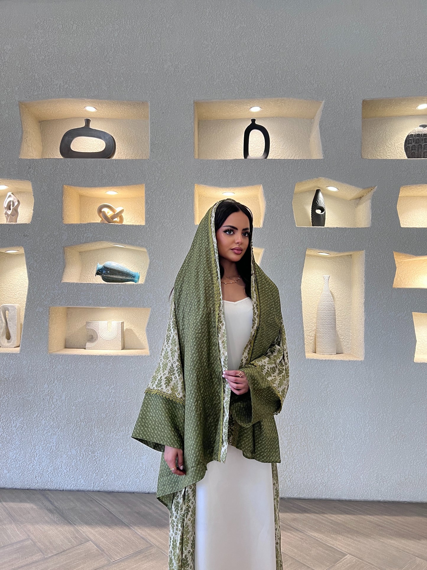 عباية هندية أخضر زيتوني بنقشة بيزلي   paisley-patterned Olive Green Indian Abaya