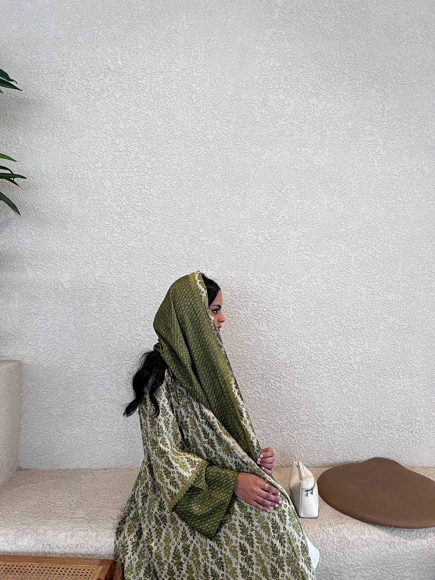 عباية هندية أخضر زيتوني بنقشة بيزلي   paisley-patterned Olive Green Indian Abaya