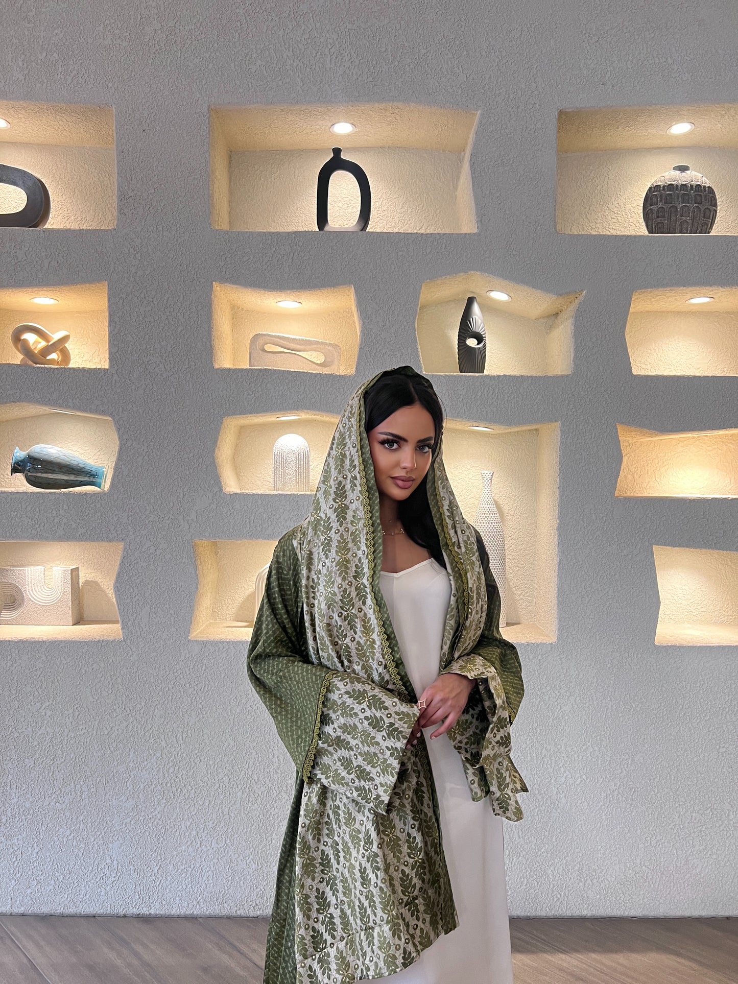 عباية هندية أخضر زيتوني بنقشة بيزلي   paisley-patterned Olive Green Indian Abaya