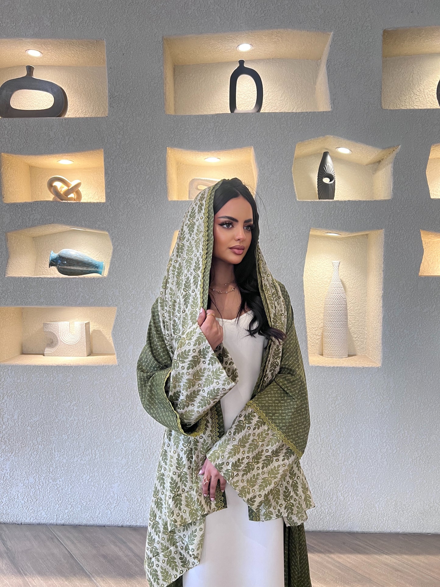 عباية هندية أخضر زيتوني بنقشة بيزلي   paisley-patterned Olive Green Indian Abaya