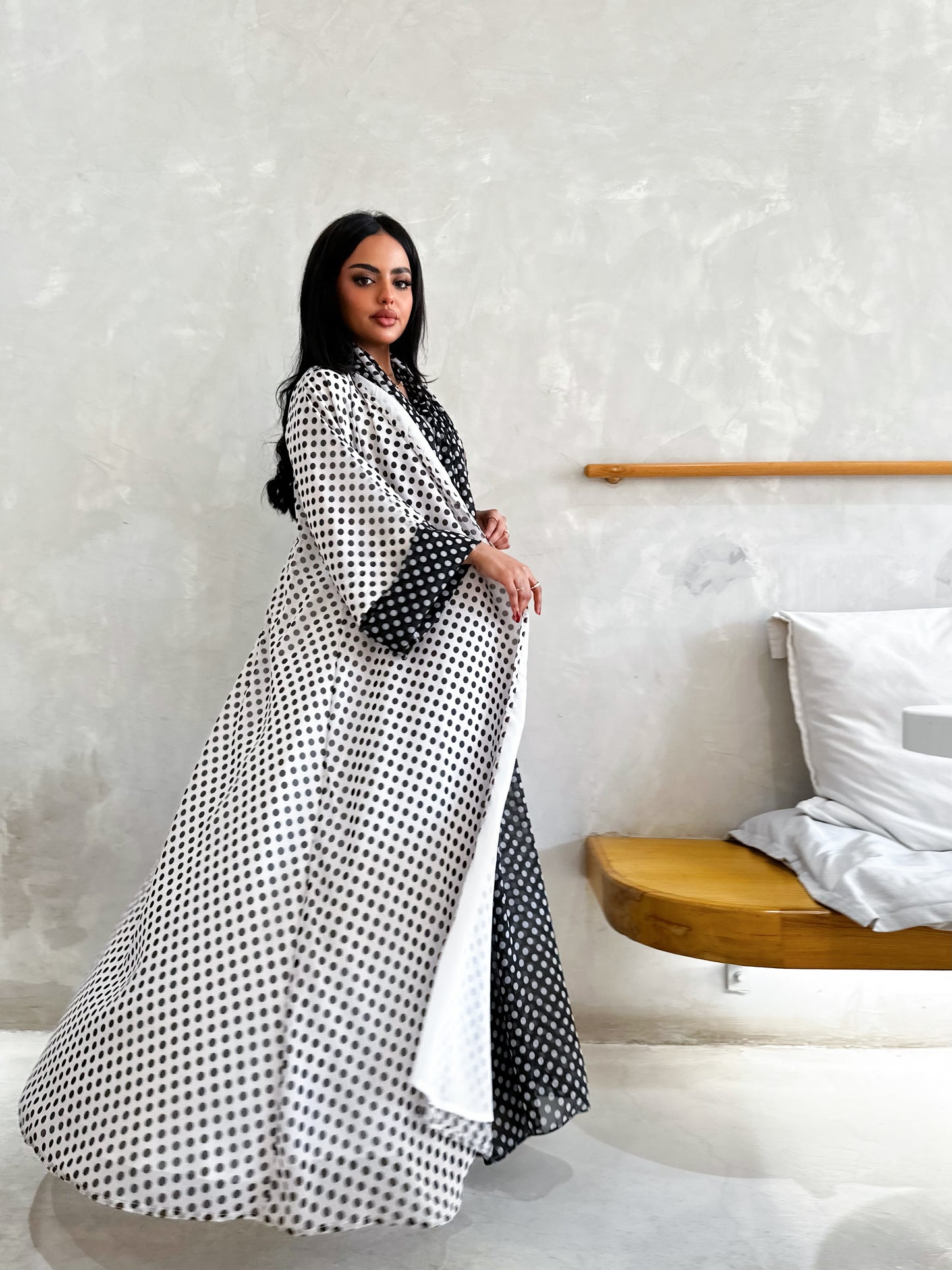 2025 عباية شيفون منقطة - أبيض وأسود | موضة صيف Polka Dot Chiffon Abaya – Black & White | Summer 2025 Trend