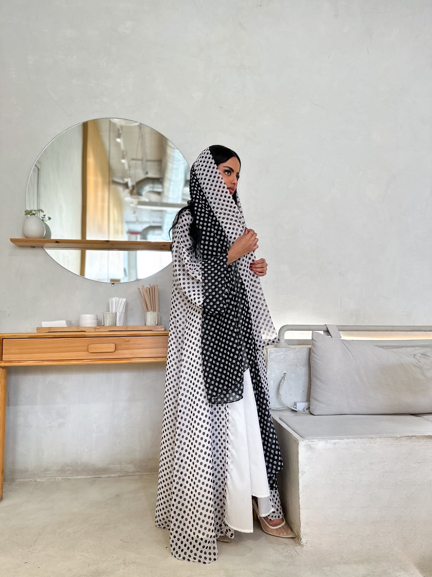 2025 عباية شيفون منقطة - أبيض وأسود | موضة صيف Polka Dot Chiffon Abaya – Black & White | Summer 2025 Trend