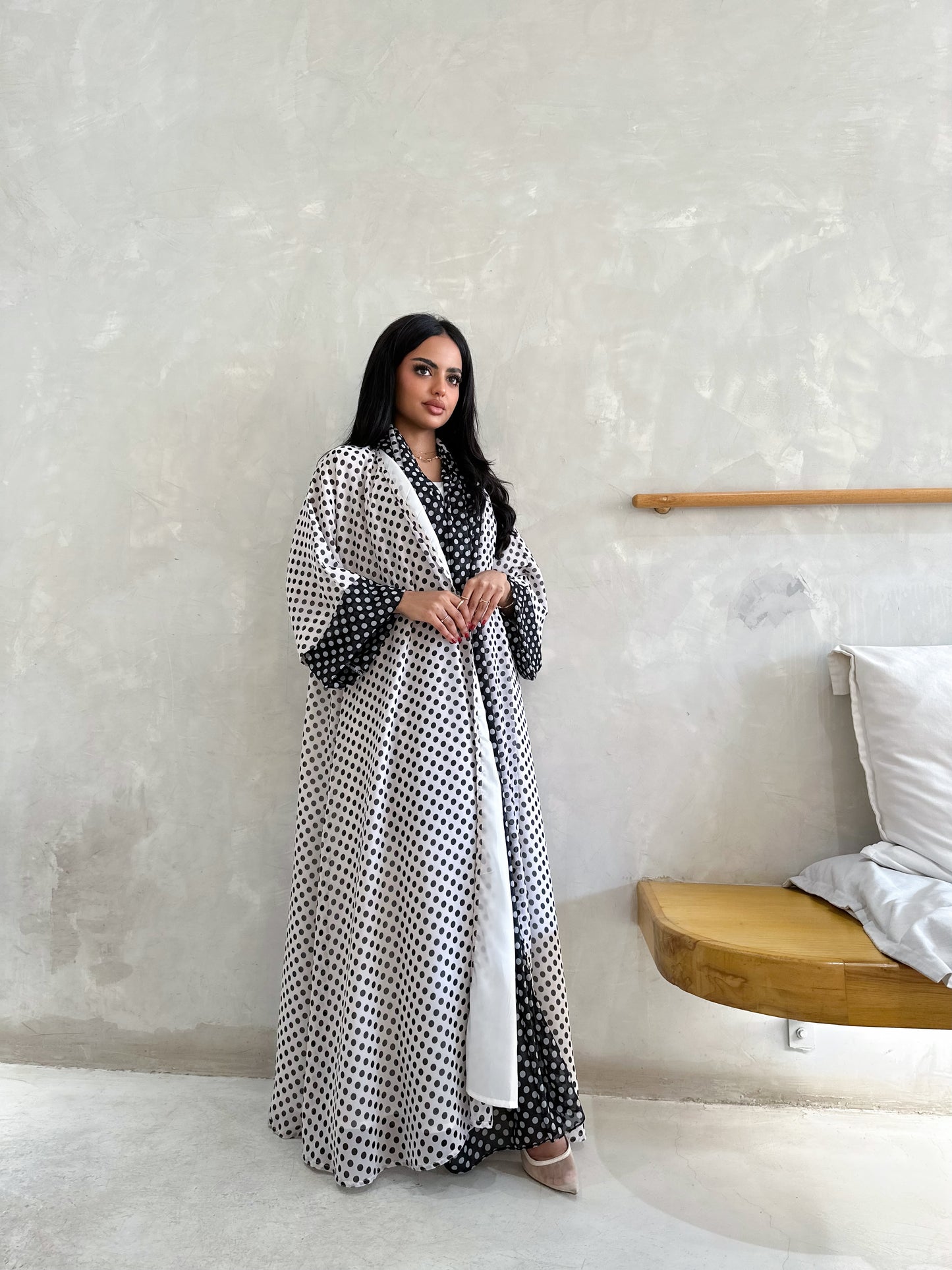 2025 عباية شيفون منقطة - أبيض وأسود | موضة صيف Polka Dot Chiffon Abaya – Black & White | Summer 2025 Trend