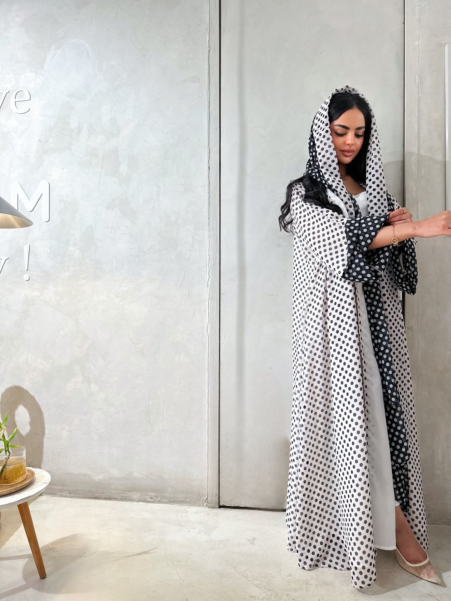 2025 عباية شيفون منقطة - أبيض وأسود | موضة صيف Polka Dot Chiffon Abaya – Black & White | Summer 2025 Trend