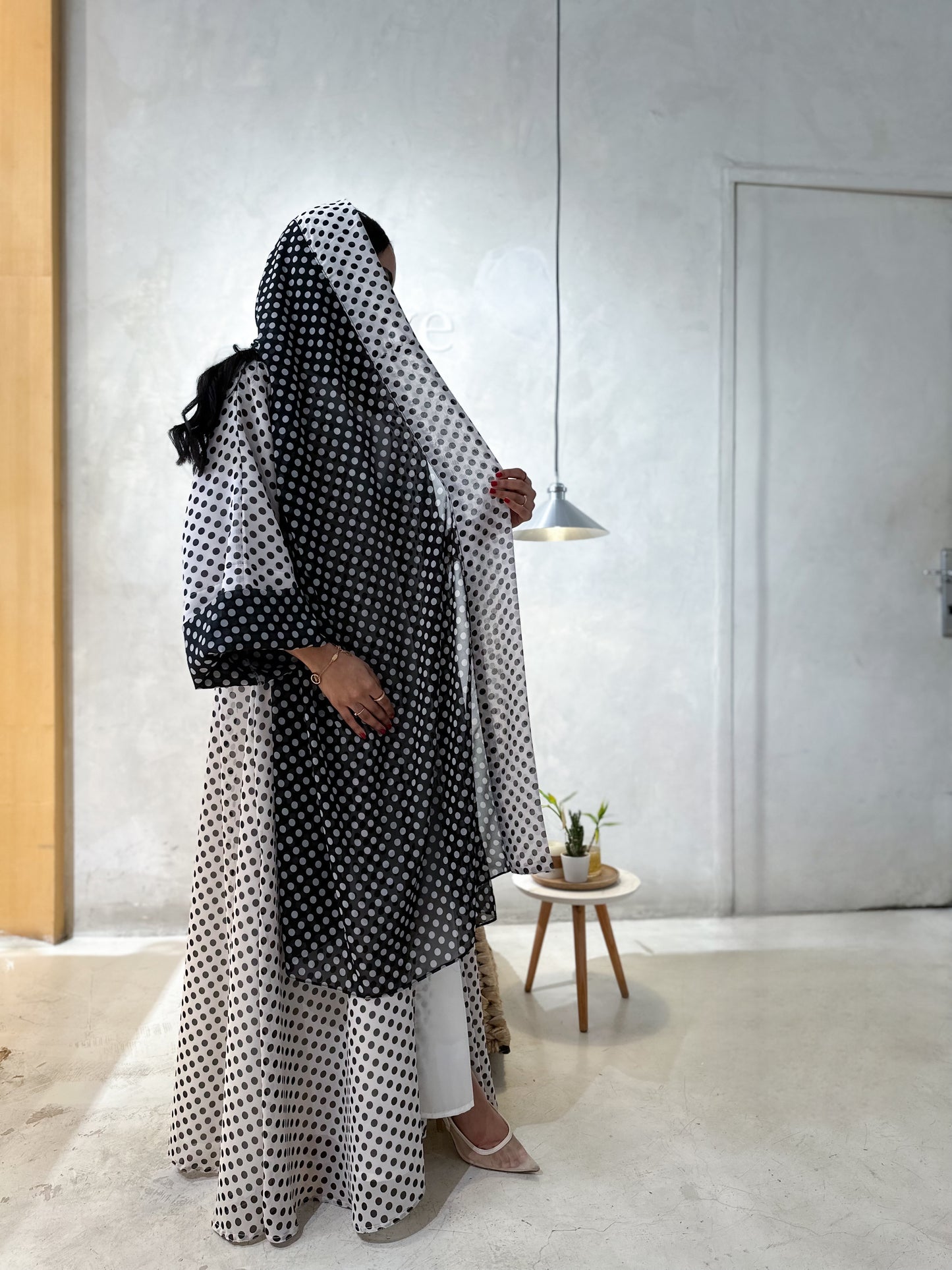 2025 عباية شيفون منقطة - أبيض وأسود | موضة صيف Polka Dot Chiffon Abaya – Black & White | Summer 2025 Trend