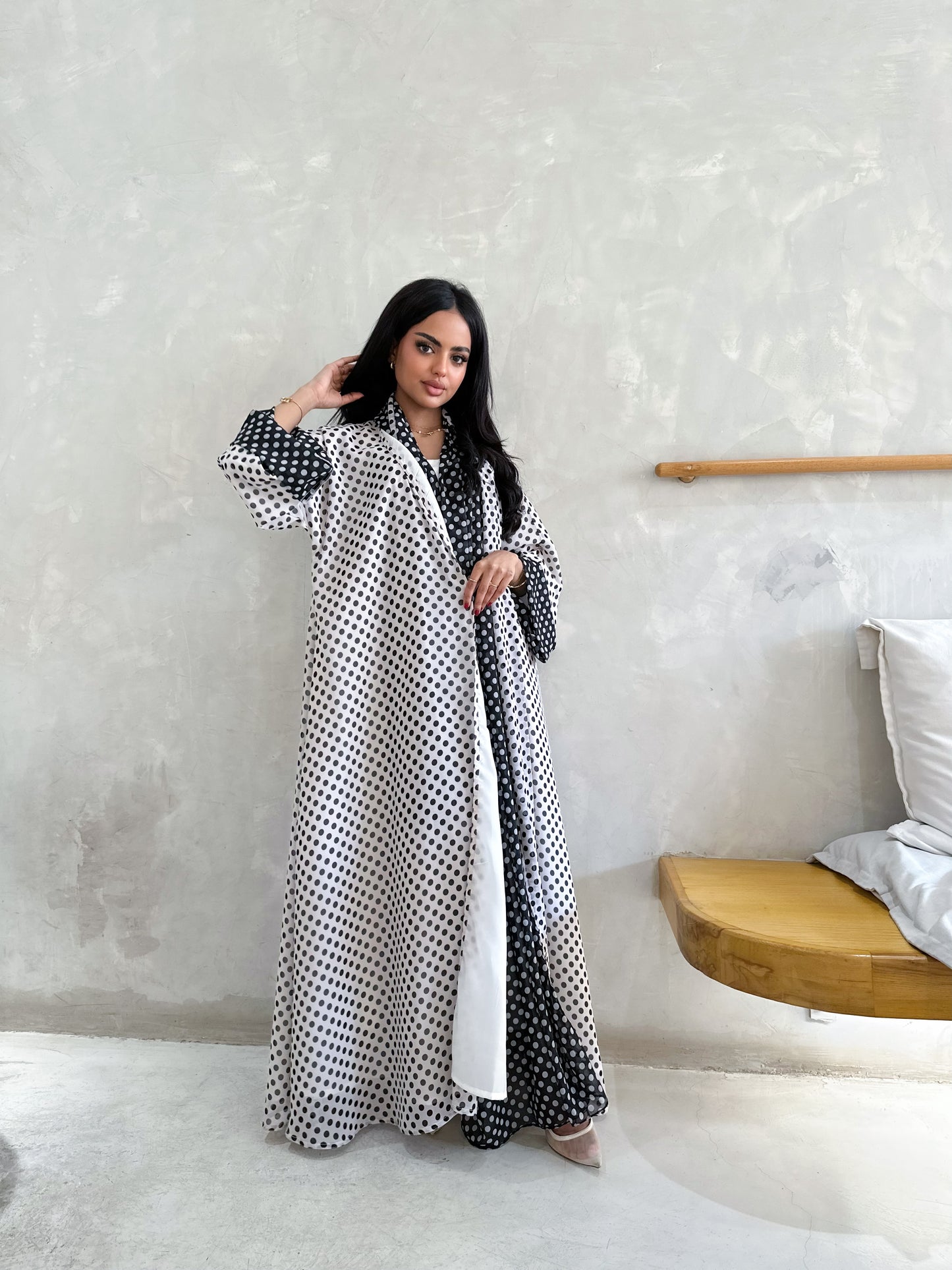 2025 عباية شيفون منقطة - أبيض وأسود | موضة صيف Polka Dot Chiffon Abaya – Black & White | Summer 2025 Trend