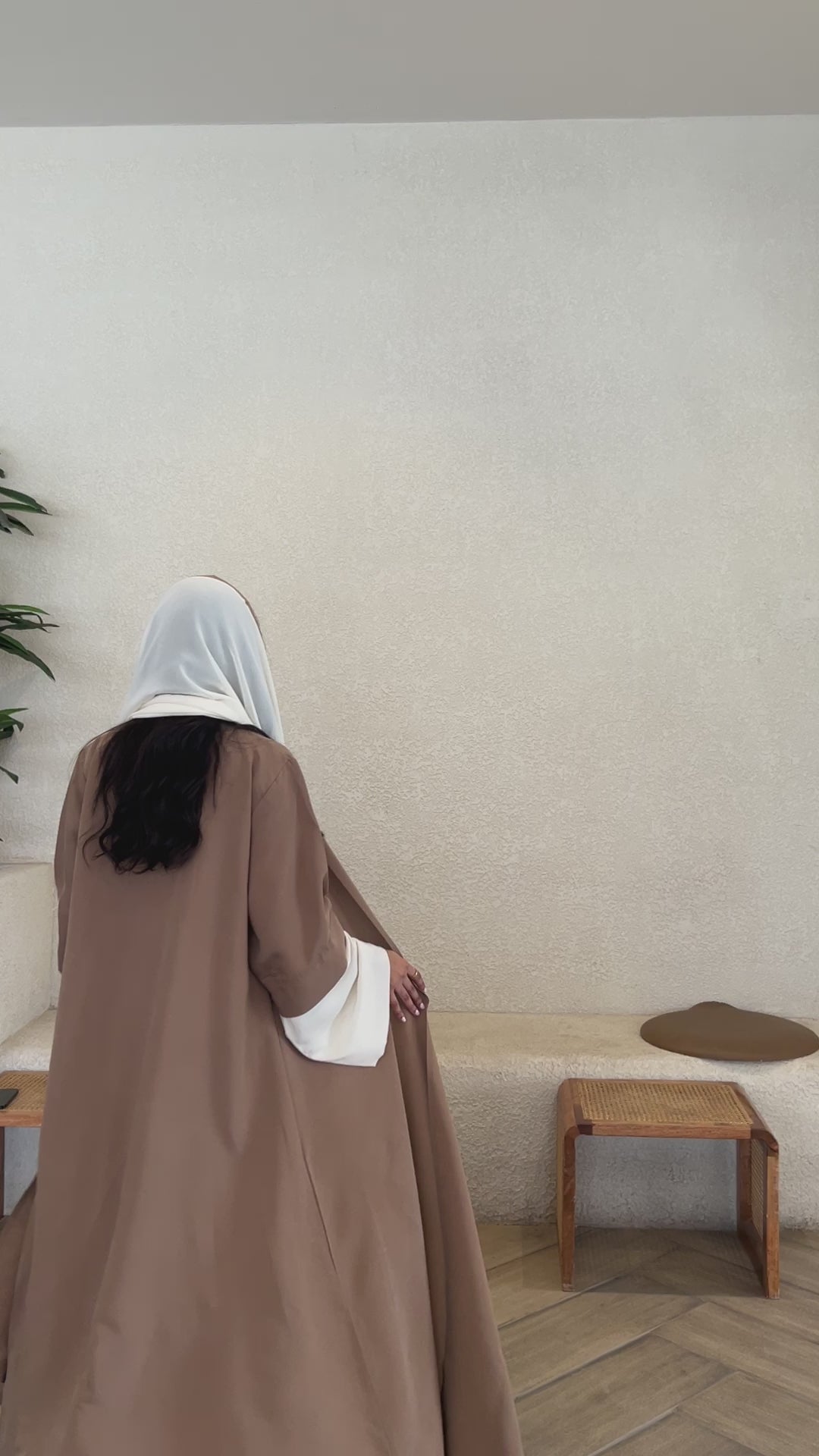  Earthy Brown Abaya with Ivory Accents عباية بني ترابي بلمسات سكري